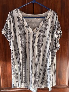 V-Neck Short Sleeve Striped Geo Print Blouse - White/Black